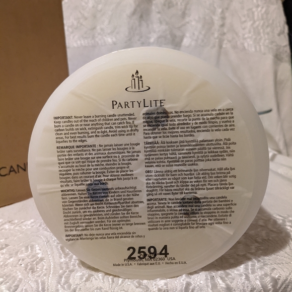 New PartLite 3 Wick unscented 6"x8" ivory pillar candle - Picture 4 of 6